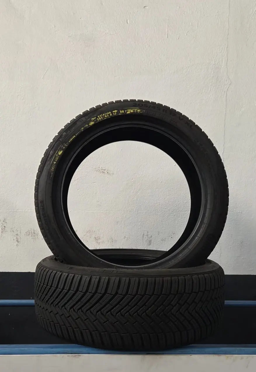 2 Pneumatici CONTINENTAL All Season Contact 205/45 R17 88V