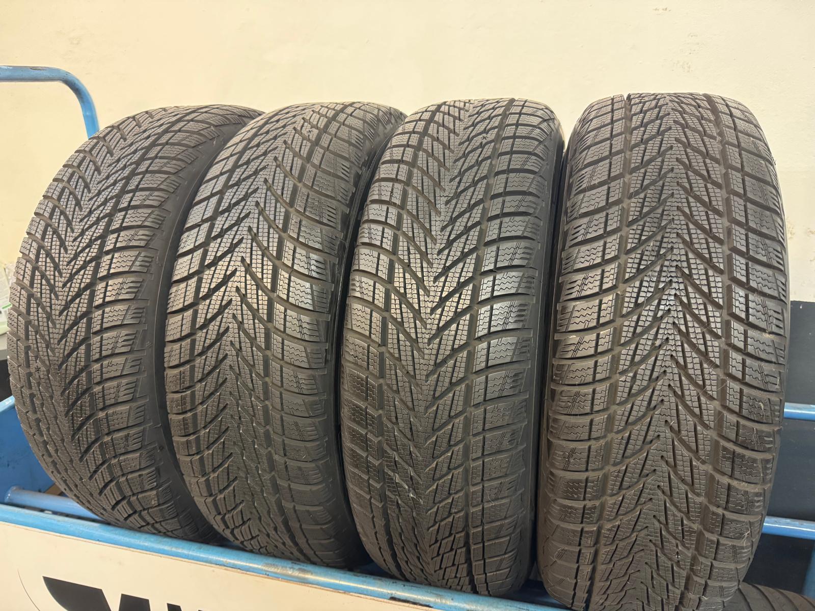 4 Pneumatici GOODYEAR 205/60 R16 92H UltraGrip Performance 3 WINTER