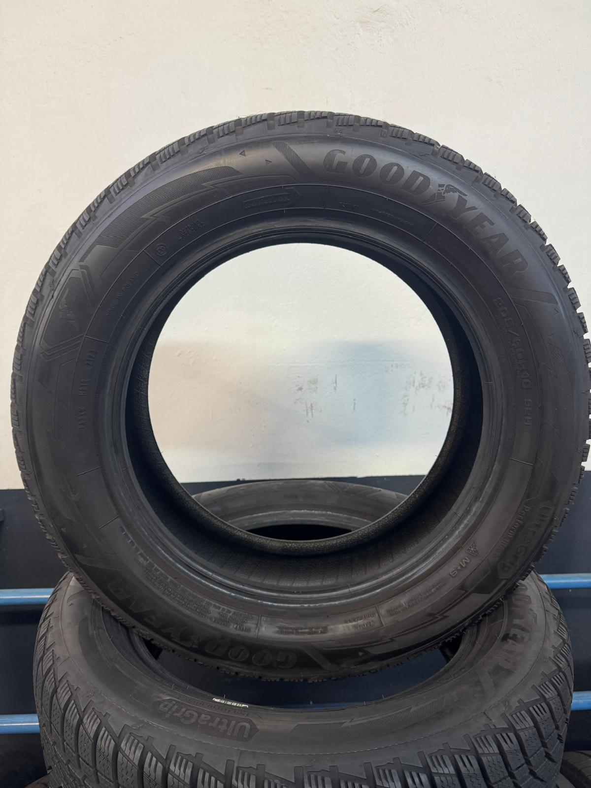4 Pneumatici GOODYEAR 205/60 R16 92H UltraGrip Performance 3 WINTER