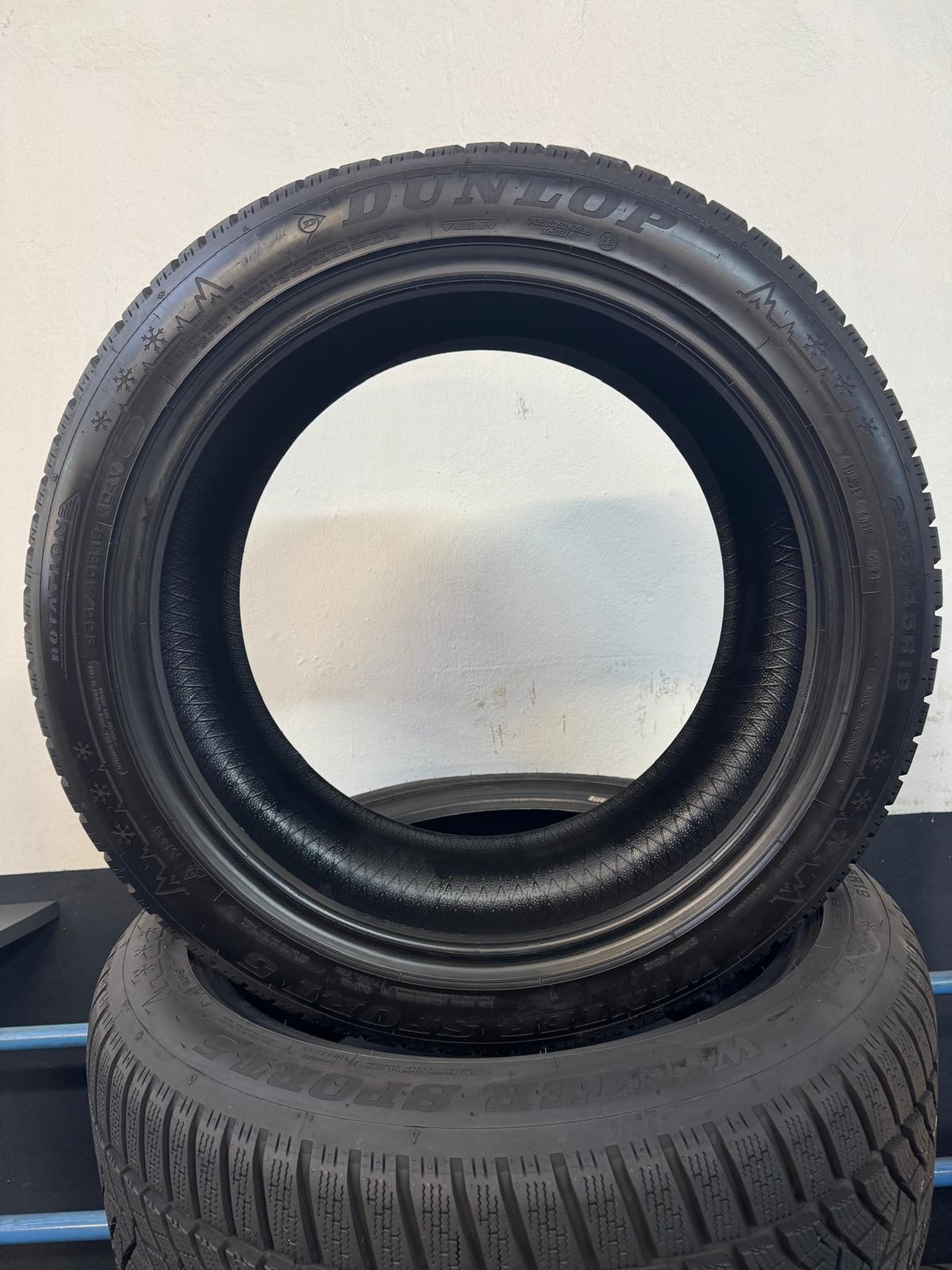 2 Pneumatici DUNLOP 255/45 R19 104V WinterSport