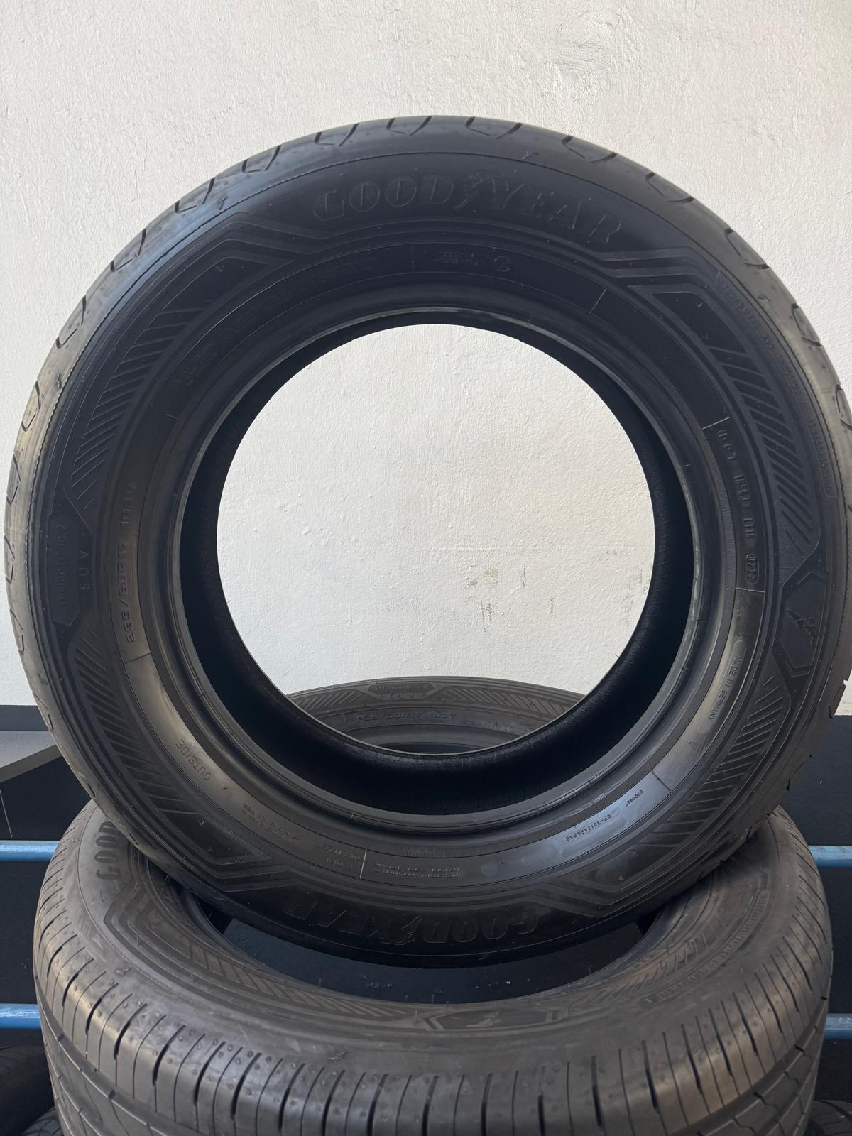 2 Pneumatici GOODYEAR 235/60 R17 102V EfficentGrip2 SUV Summer