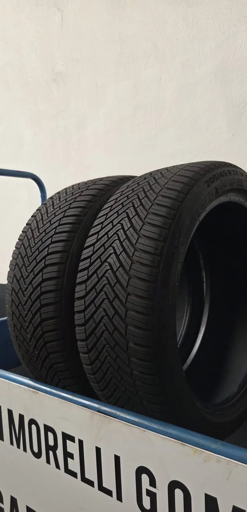 2 Pneumatici CONTINENTAL All Season Contact 205/45 R17 88V